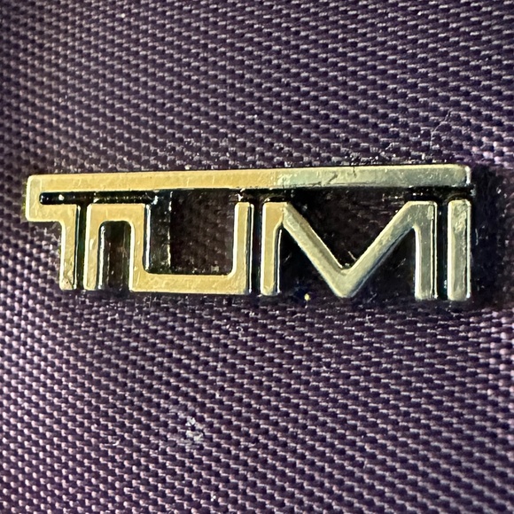 Tumi For Delta Airlines Amenities Bag Toiletry Bag Purple - Picture 2 of 9